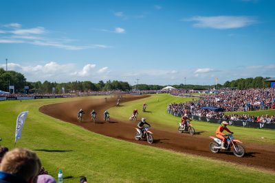venez vivre l'excitation de la coupe de france mx2 à la grisière ! assistez à des courses palpitantes et à des spectacles époustouflants qui raviront un public enthousiaste. un événement à ne pas manquer pour tous les passionnés de motocross et de sensations fortes.