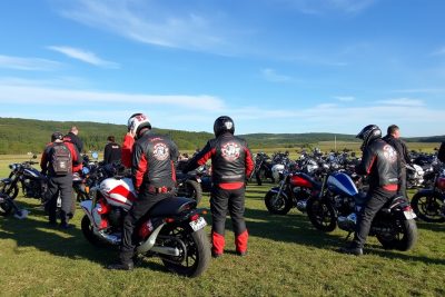 découvrez comment l'amicale moto de sévérac se prépare intensément pour le motocross de mai, avec des entraînements, des événements et une passion inébranlable pour la moto. rejoignez-nous pour vivre cette aventure palpitante!