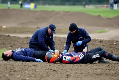 découvrez les détails de l'accident survenu au terrain de motocross de wingles, où deux hommes ont été gravement blessés. une intervention rapide des secours a été mise en place pour assurer leur prise en charge.