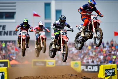 venez vivre un spectacle captivant de super cross à saint-georges-de-montaigu le 23 août ! des pilotes talentueux s'affrontent sur des pistes palpitantes. ne manquez pas cette journée pleine d'adrénaline et d'émotions fortes.