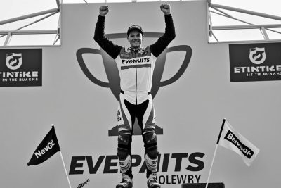 découvrez comment liam everts s'est imposé dans la catégorie 450 à bitche lors de la compétition adac, en réalisant une performance remarquable et pleine de maîtrise.