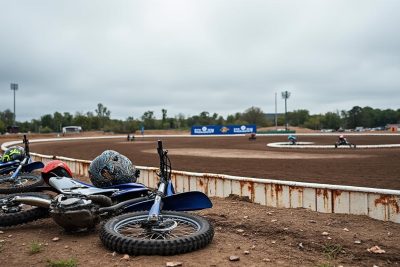 les championnats de moto-cross en vendée annulés, une déception majeure pour les passionnés et la communauté locale. découvrez les raisons et les réactions.